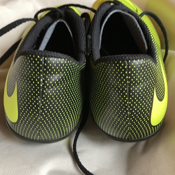 Nike Youth Soccer cleats size 6 - Picture 4 of 5